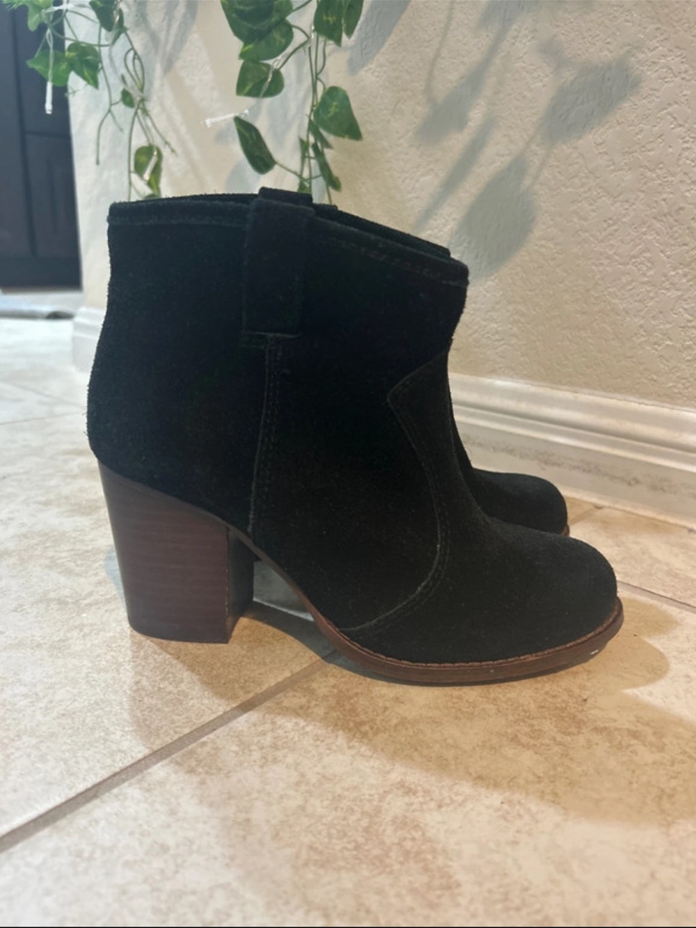Splendid black Suede Ankle Booties with Block Heel - Sz 6